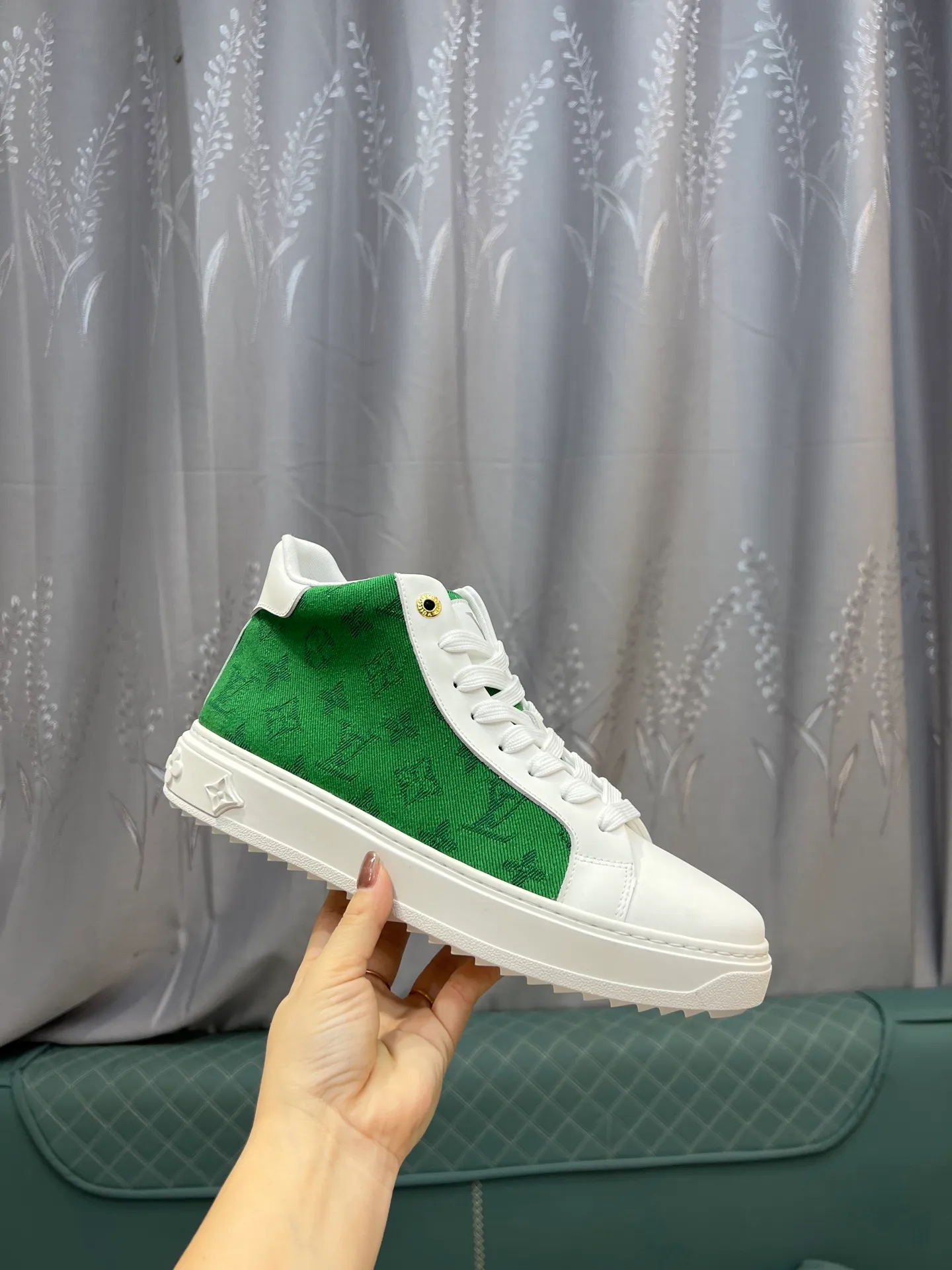 Men's shoes 💰560 LV Louis Vuitton. The latest fashionable casual shoes are popular in physical stores. New spring and summer comfortable imported cowhide, cowhide mesh, unique jacquard fabric element design. With sheepskin lining, Lv original base, [sun][sun] high-end packaging and high quality💪Details determine quality, welcome to compare🇮🇹Code number 38-44, 45 can be customized